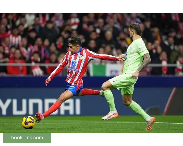 西甲巴萨2比1逆转马竞 莱万绝杀助队7分领跑